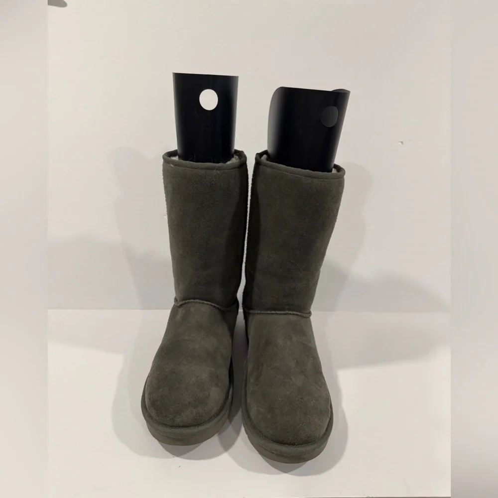 Koolaburra by UGG Tall Gray Shearling Boots Women’s 7 Classic Cozy Winter